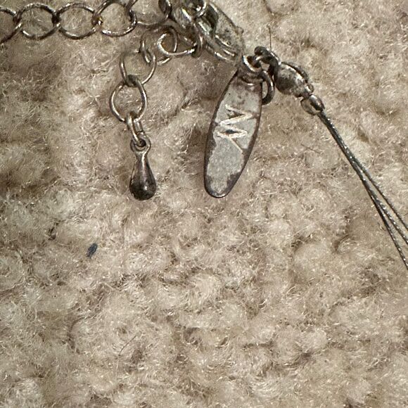 3 New York and company necklaces - Picture 5 of 5